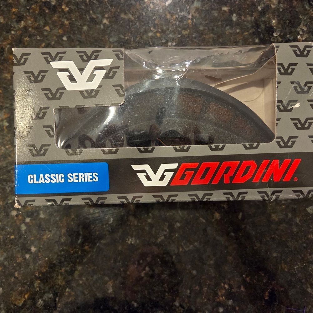 Gordini Classic Series Crest Snow Goggles - Black Frame / Gold Lens - NEW - Picture 2 of 6